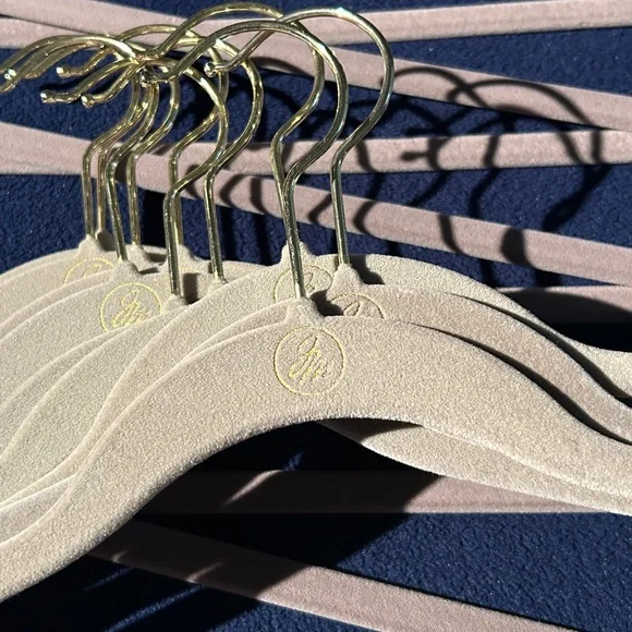 Authentic Huggable Hangers. 10 full singles and 2 trousers/jeans multi hanger. - Picture 2 of 2